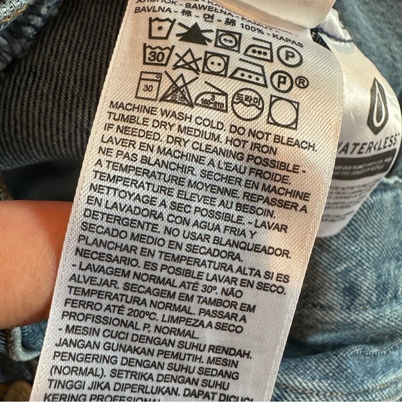 Levi's denim ex-boyfriend trucker jacket size M, heart detail, 100% cotton, fall - Picture 14 of 15